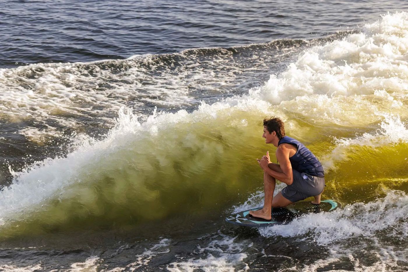 Surfer carving a Tigé wave